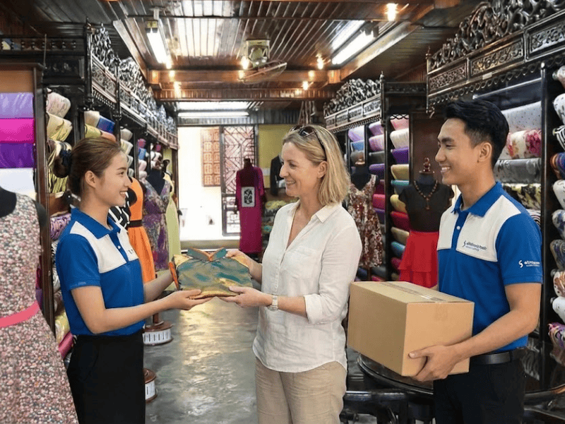 nhu cau gui cac loai ao dai truyen thong tu hoi an di nuoc ngoai 3